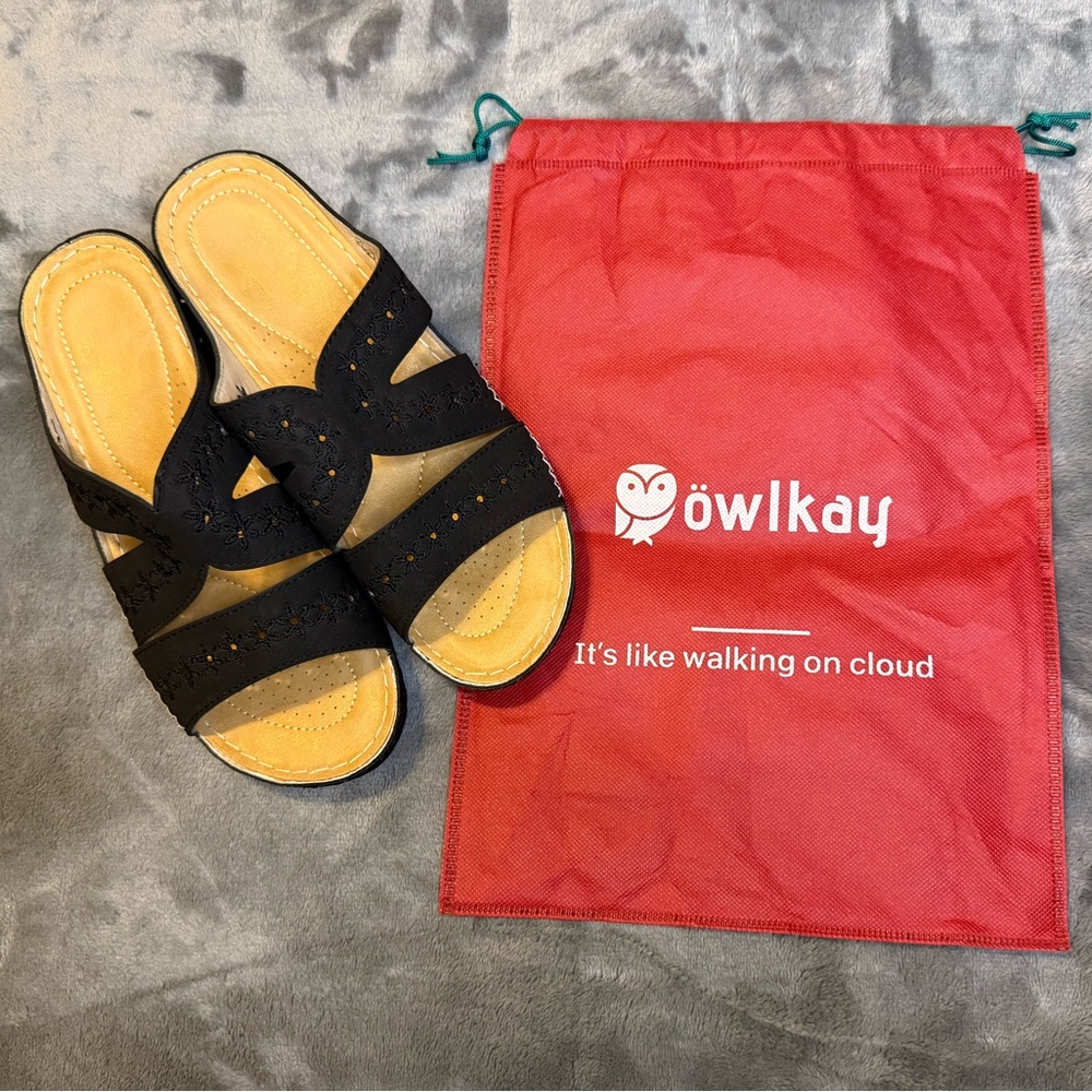 Owlkay Black Slide Sandals Size 9